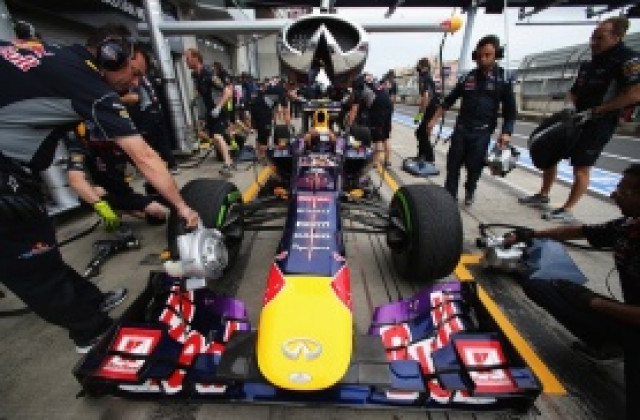 Формула 1 с нови правила за операторите в питлейна