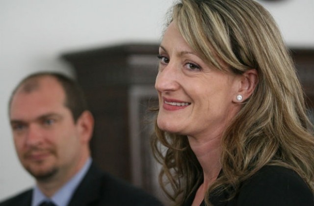 Министър Златанова разчете посланието на чуждите посланици за управлението на страната ни