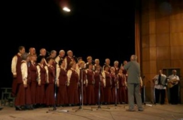 Празник С песните на България омая Трявна