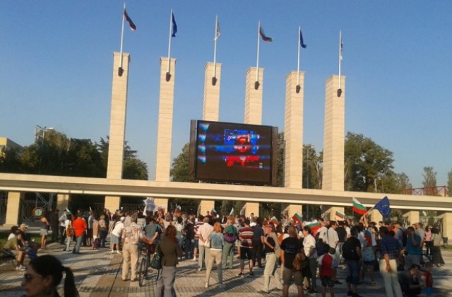 100-ина души шестват без посока по пловдивските улици