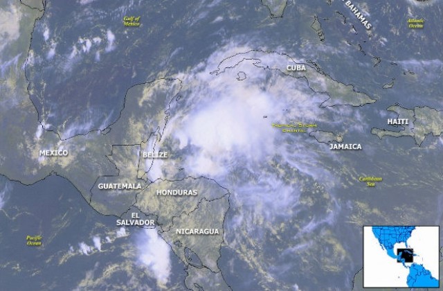 Тропическата буря Шантал връхлита Карибите