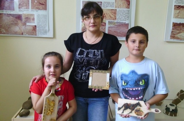 Деца и възрастни в Ловеч се учиха на декупаж