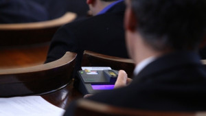 След правен казус депутатите освободиха Портних като депутат