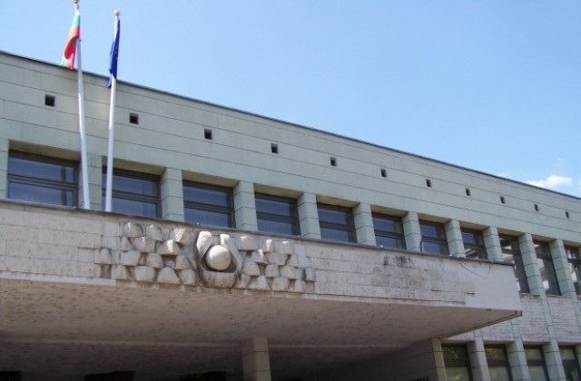 30-ина души отново протестират пред Областна управа