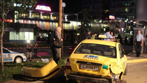 Повдигнаха обвинения на таксиджията помел 12 човека на спирка