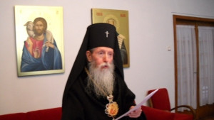 Сливенският митрополит Иоаникий дари книги на затворите