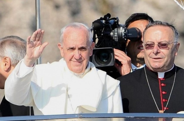 Папата криминализира изтичането на информация и сексуалните посегателства