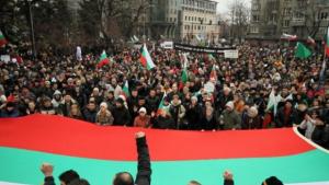 Протестиращи участват във флашмоб с Хорът на евреите срещу централата