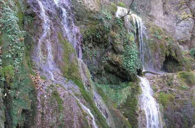 Снимат филм за You Tube на Крушунските водопади