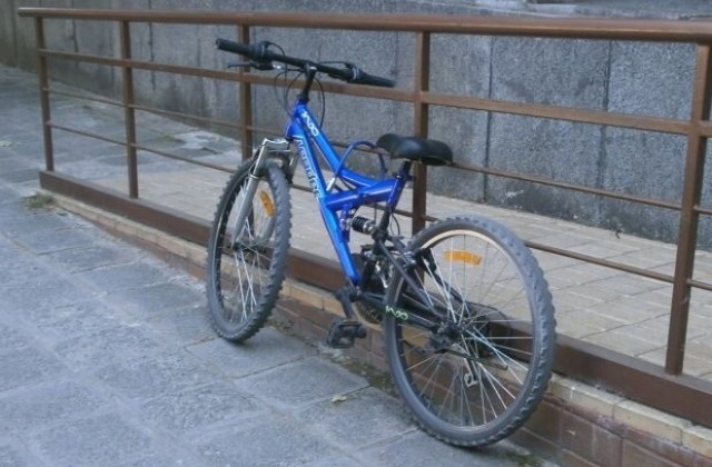 6-годишен на колело блъсна пенсионерка