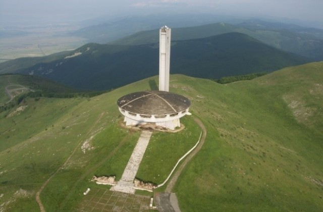 Ремонтират пътищата до паметника на Бузлуджа