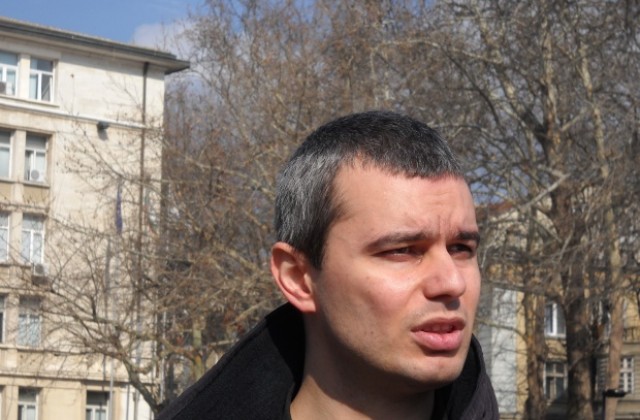 Националисти блокират пристанището и гарата, ако новият губернатор е от ДПС