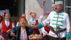 След Априлското въстание в Ябълково празничен хоровод