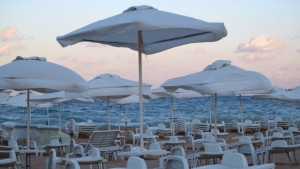 Правителството ще преразгледа цените на концесиите на плажовете