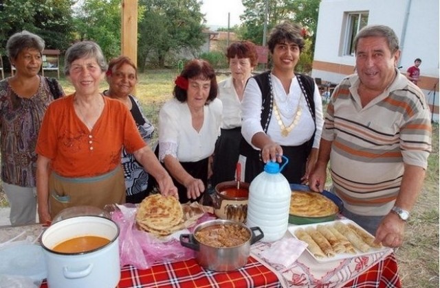 Вкусен събор събира манджи в село Райново