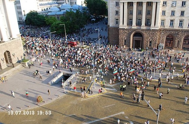 МВР: Около 2500 са протестиращите към 20.00 часа
