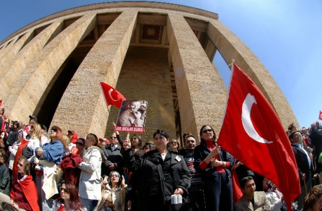 Кметът на Анкара ще строи „Музей на вандализма” на протестиращите