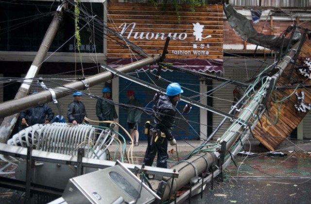 Евакуираха половин милион души в Китай заради тайфуна Сулик