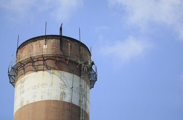 Слезе мъжът, покатерил се на ТЕЦ „Земляне” като протест срещу правителството (СНИМКИ)