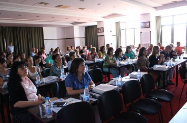 Подобряват управлението на човешките ресурси в общинската администрация