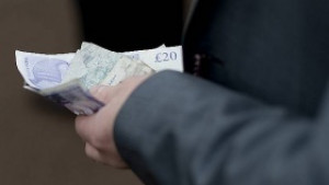 Повечето от новосъздадените работни места във Великобритания са нископлатени