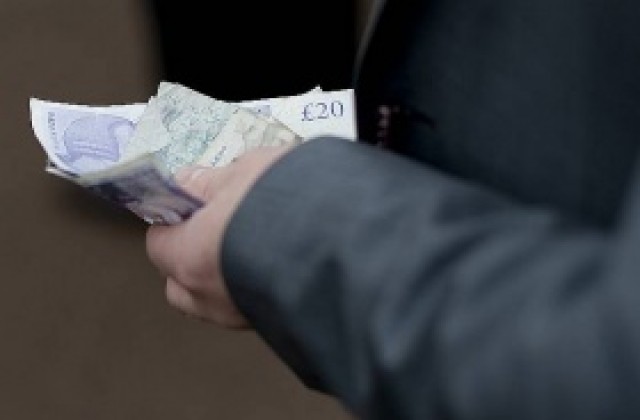 Повечето от новосъздадените работни места във Великобритания са нископлатени