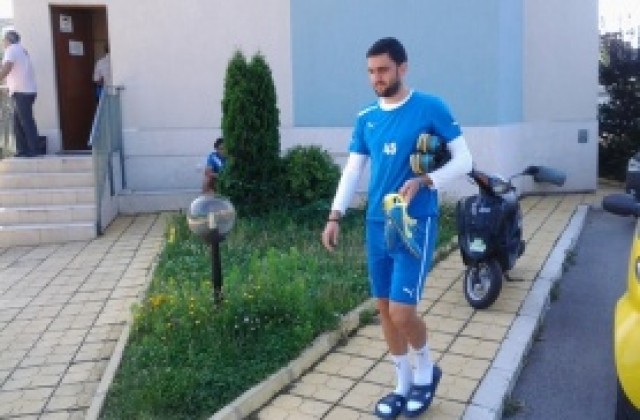 СНИМКИ: Георги Тодоров изведе Гаджев на тренировка с юношите