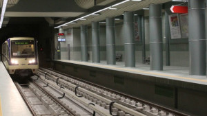 Черна раница затвори метростанция за час