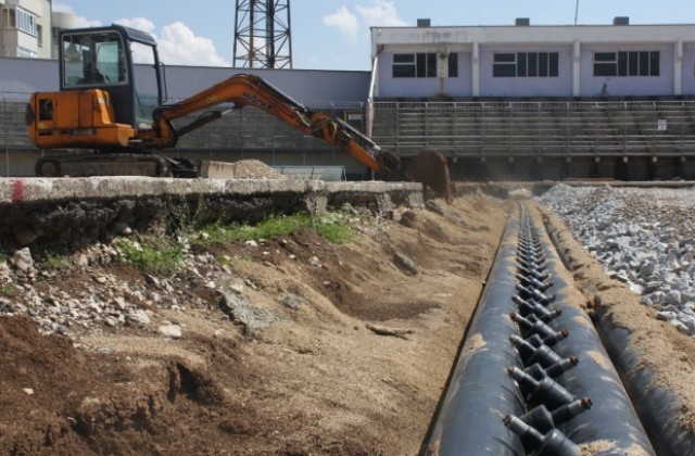 Промени в проекта бавят завършването на терена на стадион Ивайло, доставят чимовете от Гърция