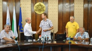 И Томов Връщам се в Пакистан въпреки терористите