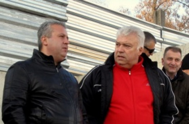 Коко Динев води в Пловдив нов бразилец, фенове го посрещат с декларация