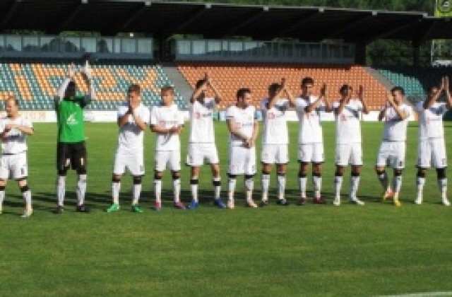 Нефтохимик официално представя отбора за новия сезон в четвъртък