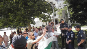 Близо 35 излязоха на протеста с искане на оставката на