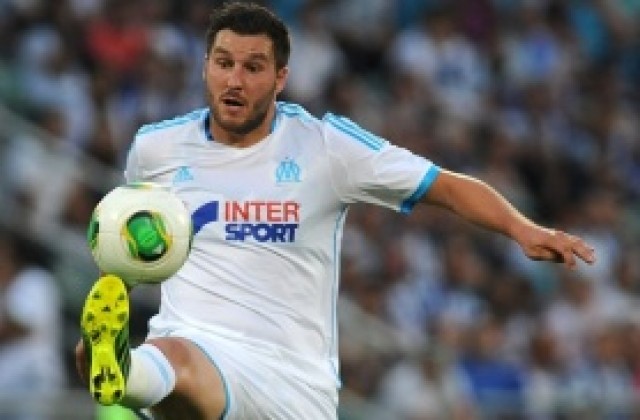 Марсилия си спретна благотворителен мач с две лица... буквално