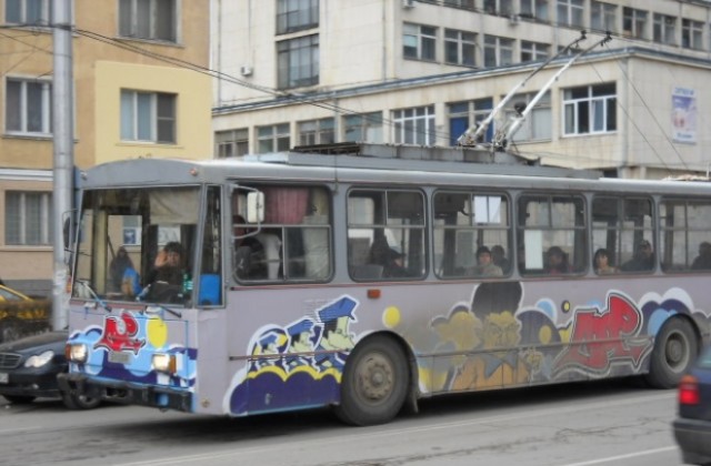 Тролейбус № 201 отново се движи