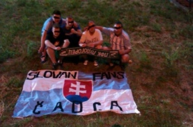 Ултраси на Слован свиха шал на Лудогорец и се снимаха с него