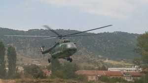 Военен хеликоптер лети към Ораново