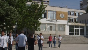 Салон и актова зала стават класни стаи в отесняла училищна