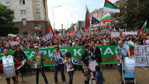 На протест вместо на море