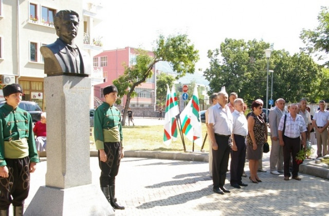 С поетичен поклон почетоха Апостола