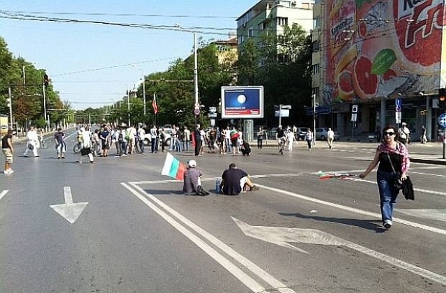 ИТАР-ТАСС: Километрични задръствания и протест срещу хаоса в София