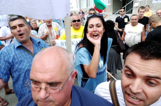 Протест и контрапротест пред ВиК