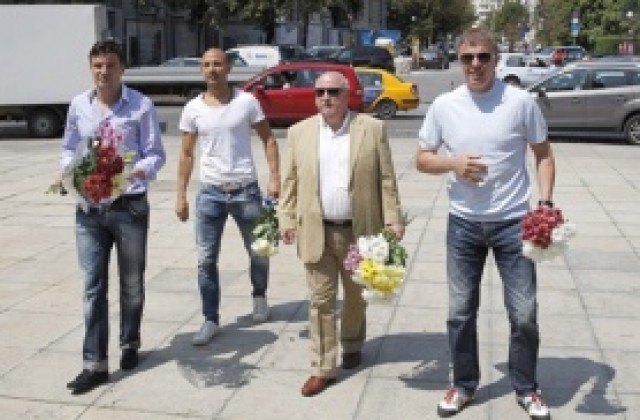 СНИМКИ: Левски се преклони пред паметника на Апостола