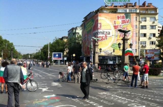 Човек се опита да се самозапали на „Орлов мост”