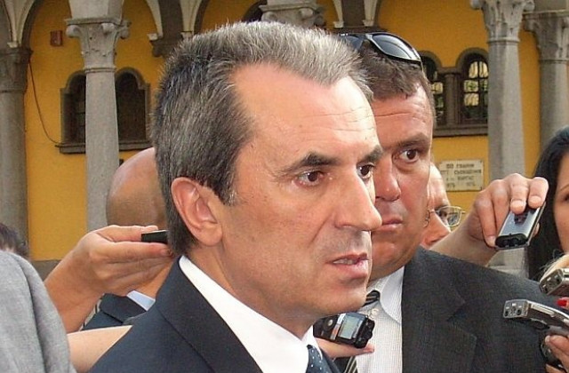 Орешарски цитира Левски в годишнината от атентата на бургаското летище