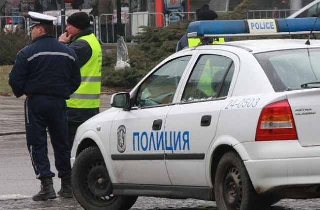Мъж заплашва да скочи от 9-ия етаж в жк Лагера