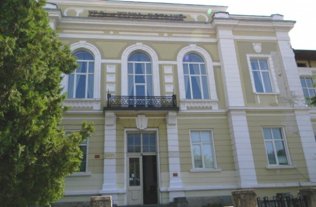 Хуманитарна гимназия на автопилот, директорката абдикира