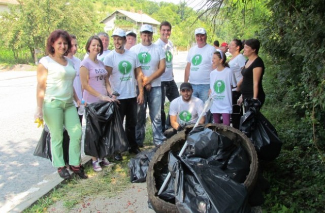Близо 500 кг отпадъци събраха във Вонеща вода