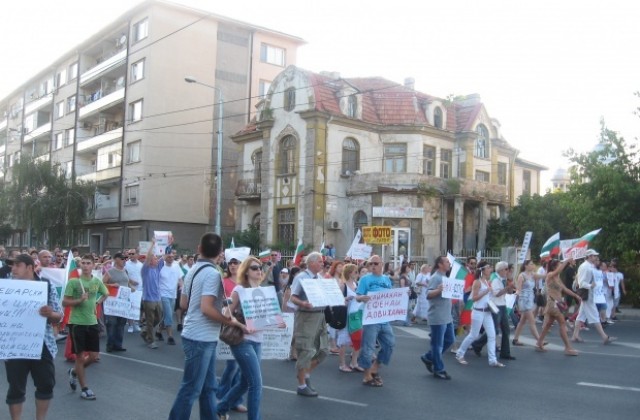 Искове срещу полицията внасят протестиращите в Българския хелзинкски комитет
