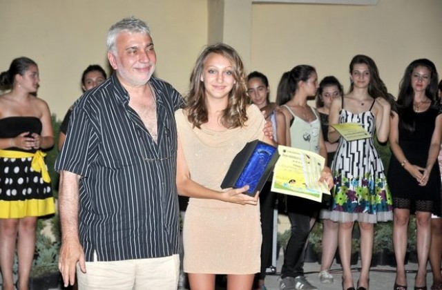 Кристина Дончева от Бургас взе голямата награда на конкурса Нека да е лято! в Павликени